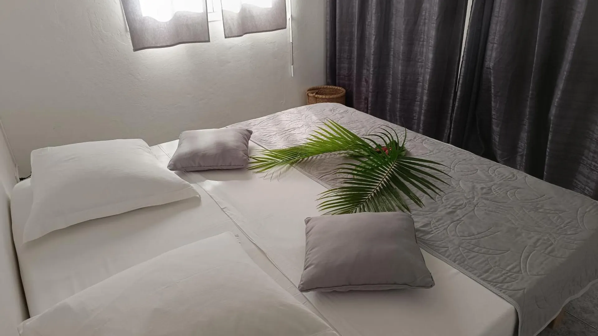 Holiday home Maison Cecilia Vue Sur Les Saintes Trois-Rivieres
